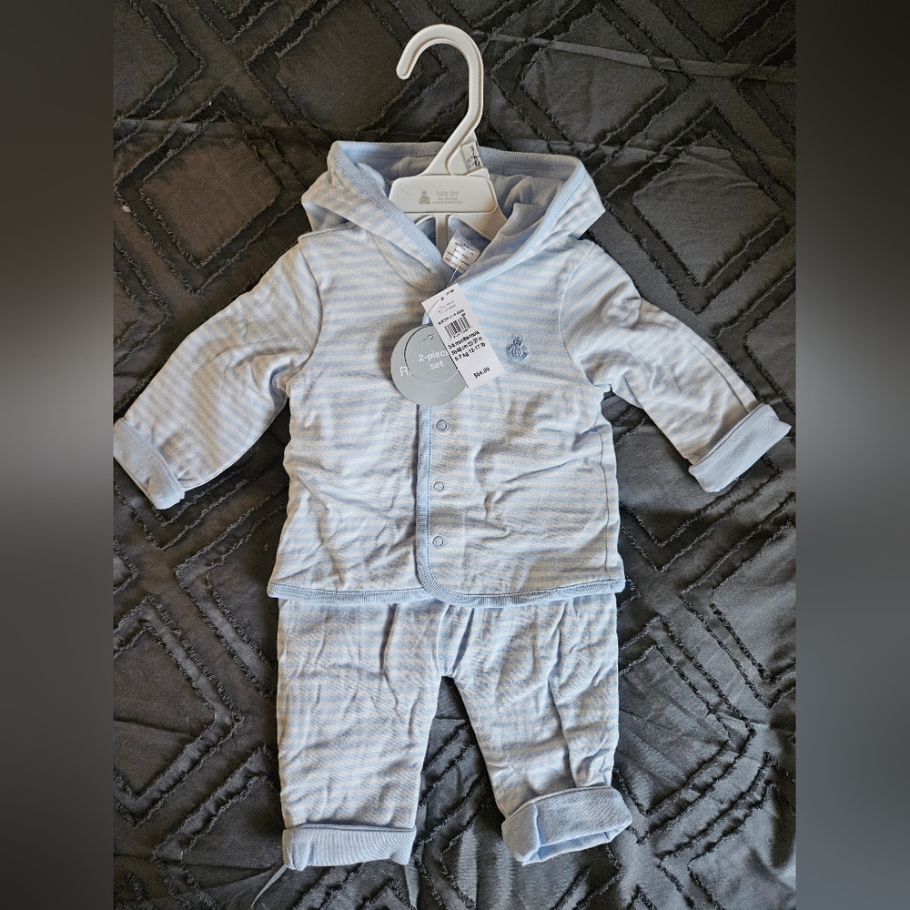 BABY GAP 2 piece reversible set. Size 3-6mths